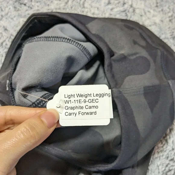 NEW American Giant Black Gray Camo Leggings Size 0 Pocket Power Legging - Picture 4 of 6